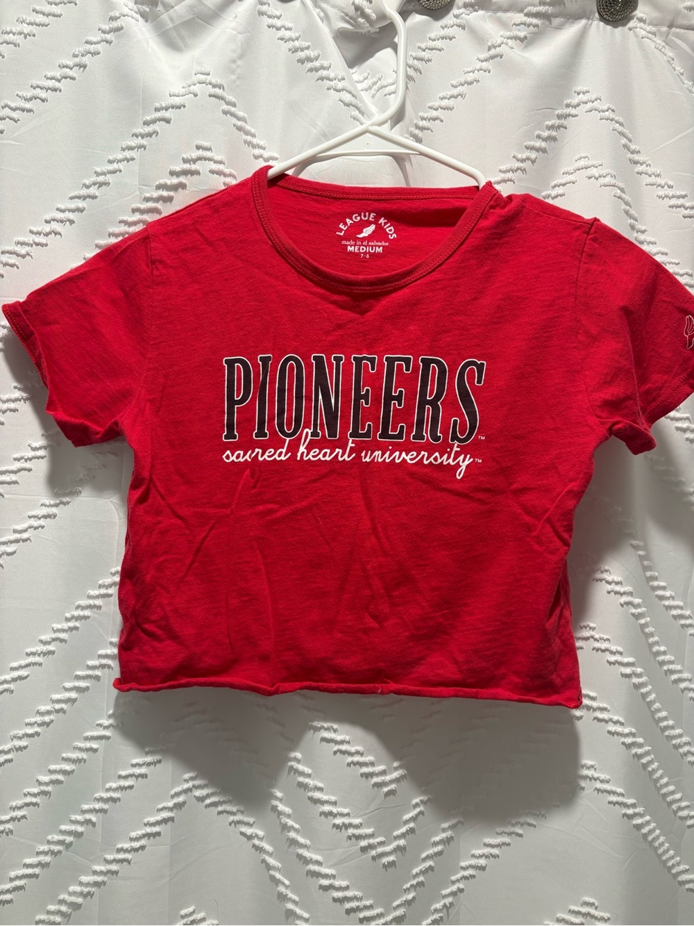 Pioneers Red Graphic Cropped Tee Shirt - Picture 3 of 4